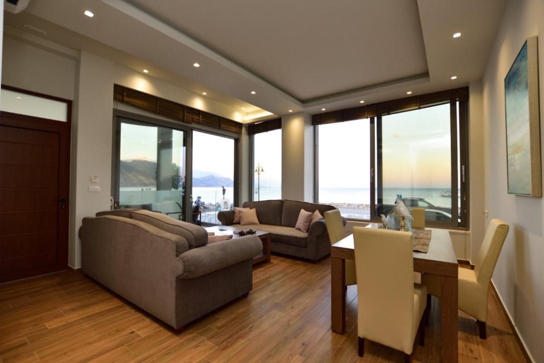 Gonis Grand Luxury Suite Palaiochora Dış mekan fotoğraf
